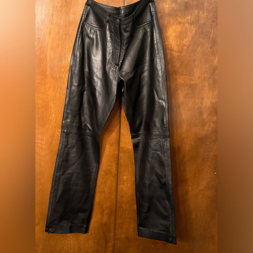 Bebe vintage women’s size 6 black  100% genuine leather fully lined pants.